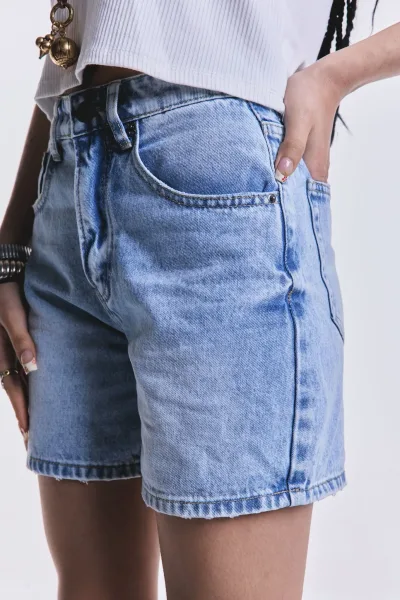 Short Mom Kya Celeste