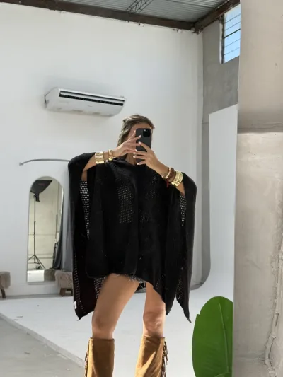 Poncho Capucha Negro