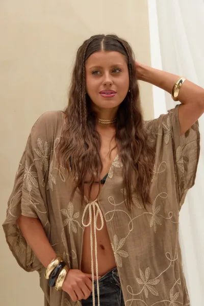 Kimono Bordado Caqui