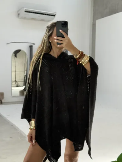 Poncho Capucha Negro