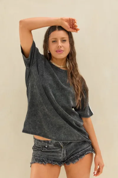 Remera Acid Wash Rayas Negro