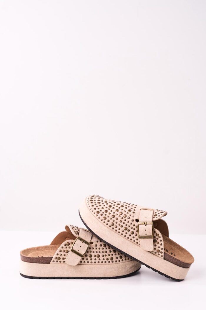 Zueco Straddy Tachas Beige - Imagen 5