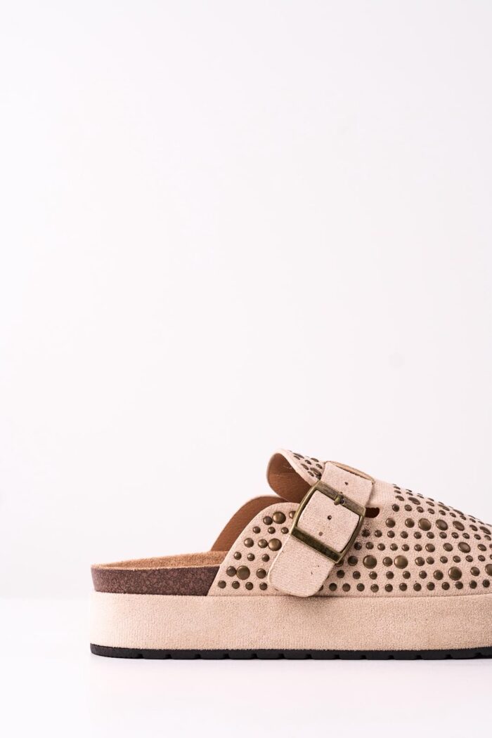 Zueco Straddy Tachas Beige - Imagen 6