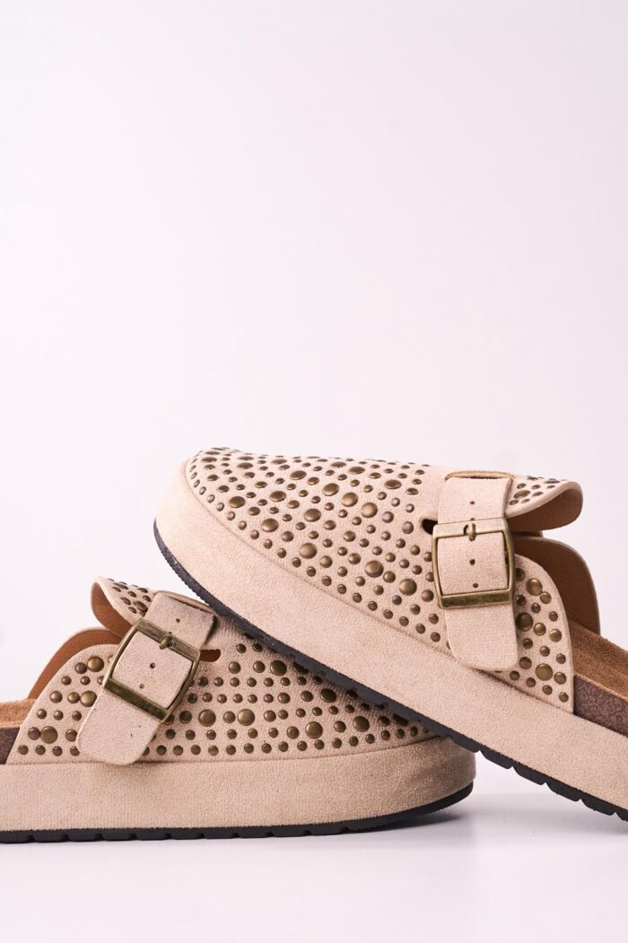 Zueco Straddy Tachas Beige - Imagen 4