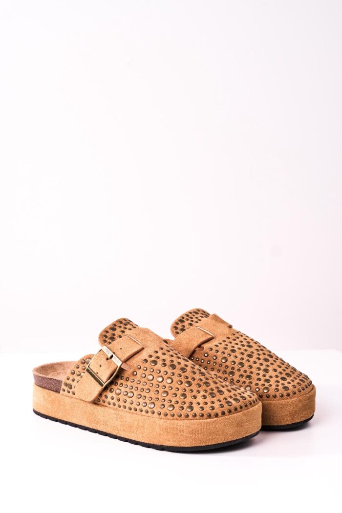Zueco Straddy Tachas Camel - Imagen 5