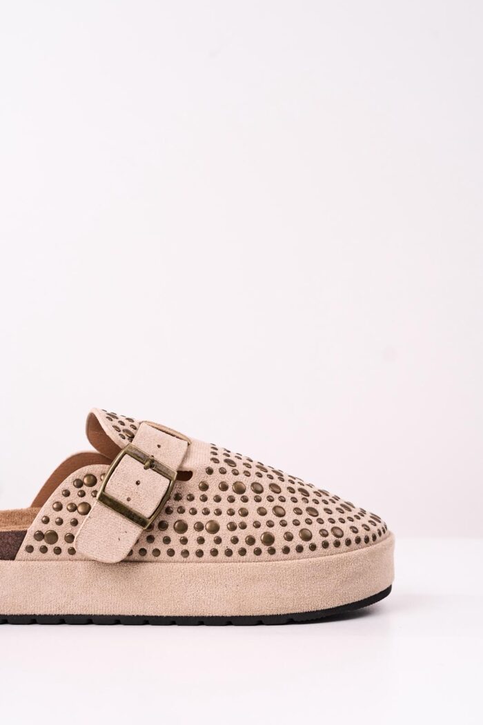 Zueco Straddy Tachas Beige - Imagen 7