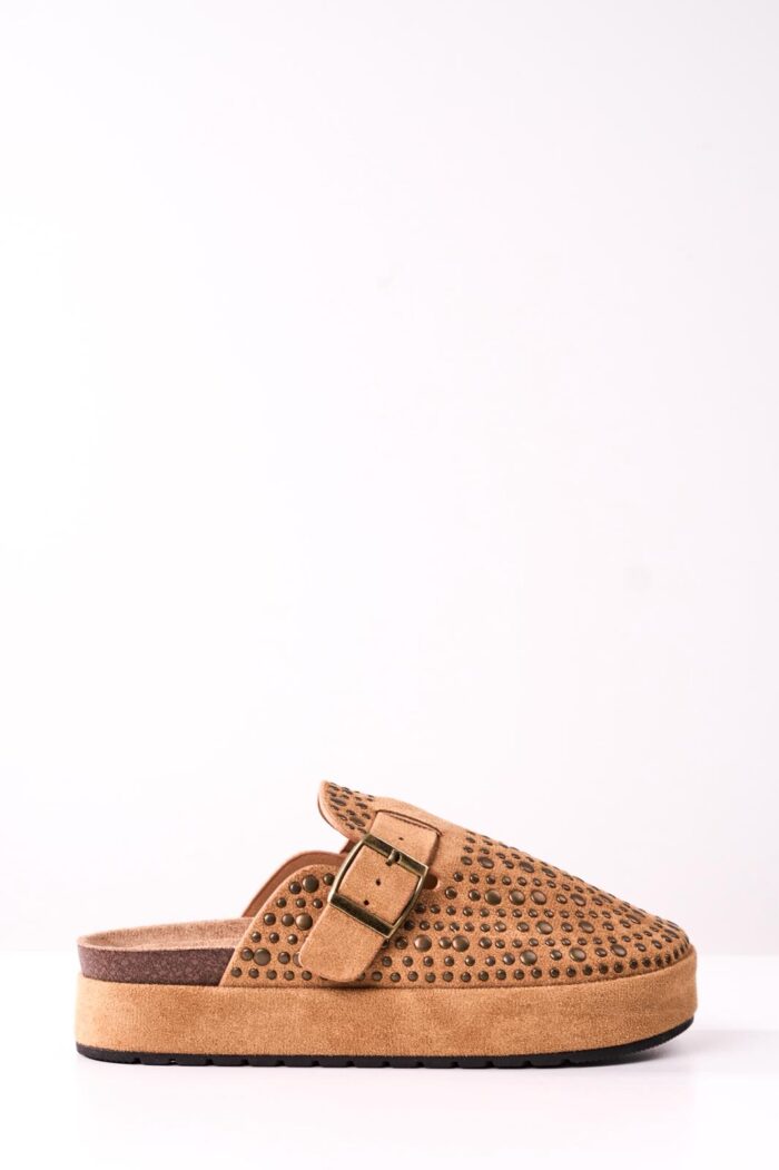 Zueco Straddy Tachas Camel