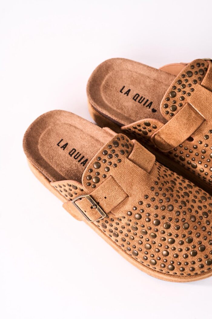 Zueco Straddy Tachas Camel - Imagen 7