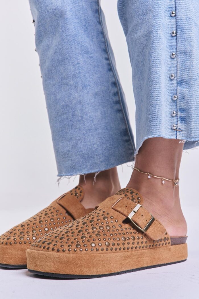 Zueco Straddy Tachas Camel - Imagen 4