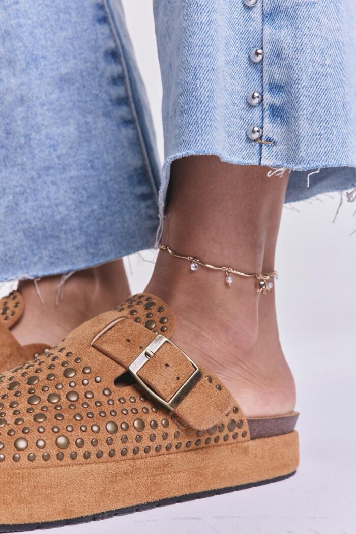 Zueco Straddy Tachas Camel - Imagen 2