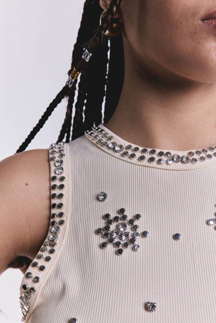 Musculosa Dripp Tachas Crudo - Imagen 3