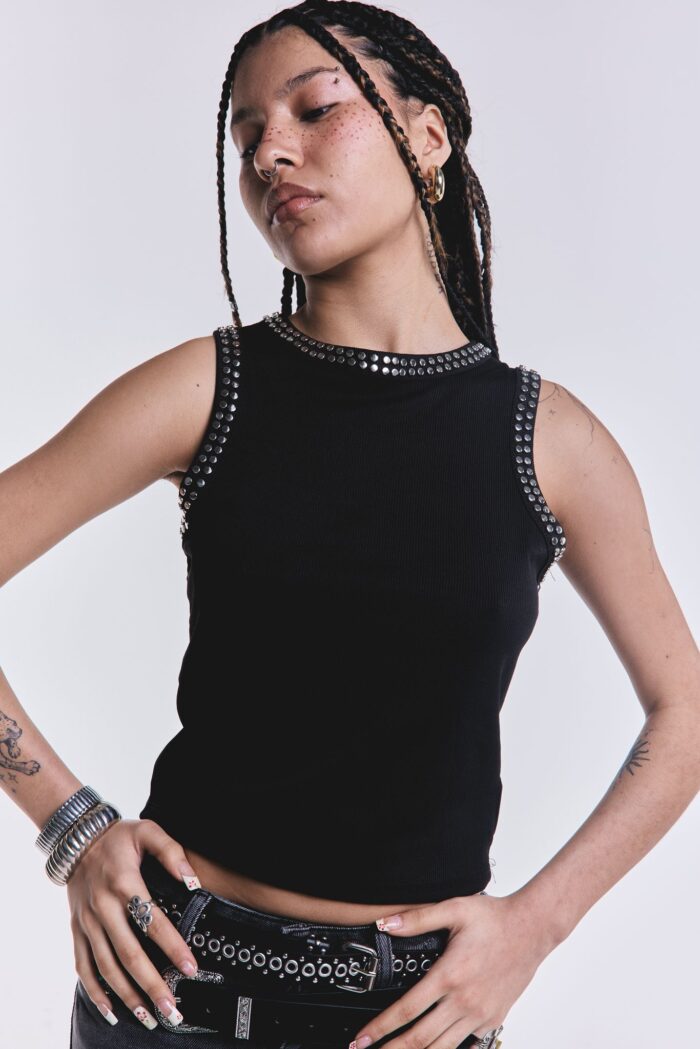 Musculosa Rogue Tachas Negro