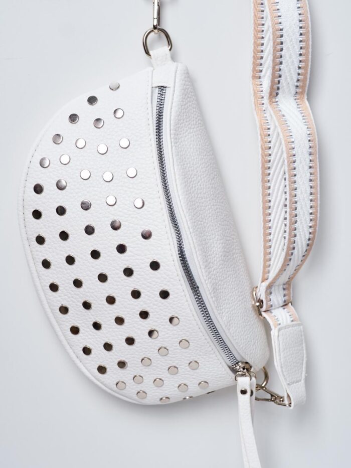 Riñonera tachas blanca