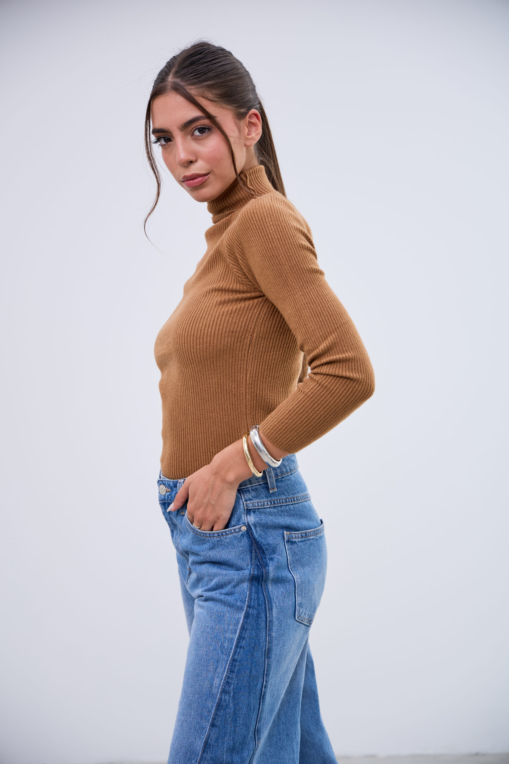 Polerita Cuello Latido Dulce de leche L26-3365 - Imagen 4